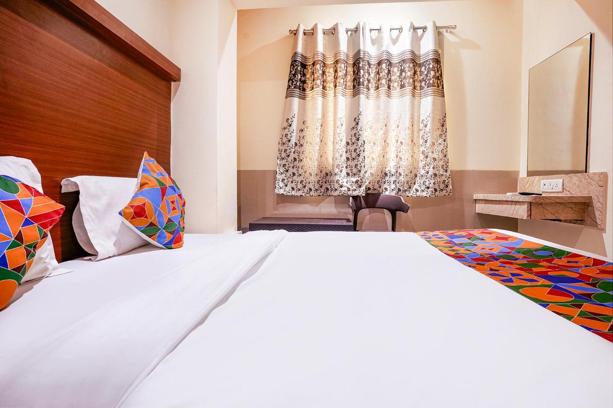 Hotel Fabhotel Everest