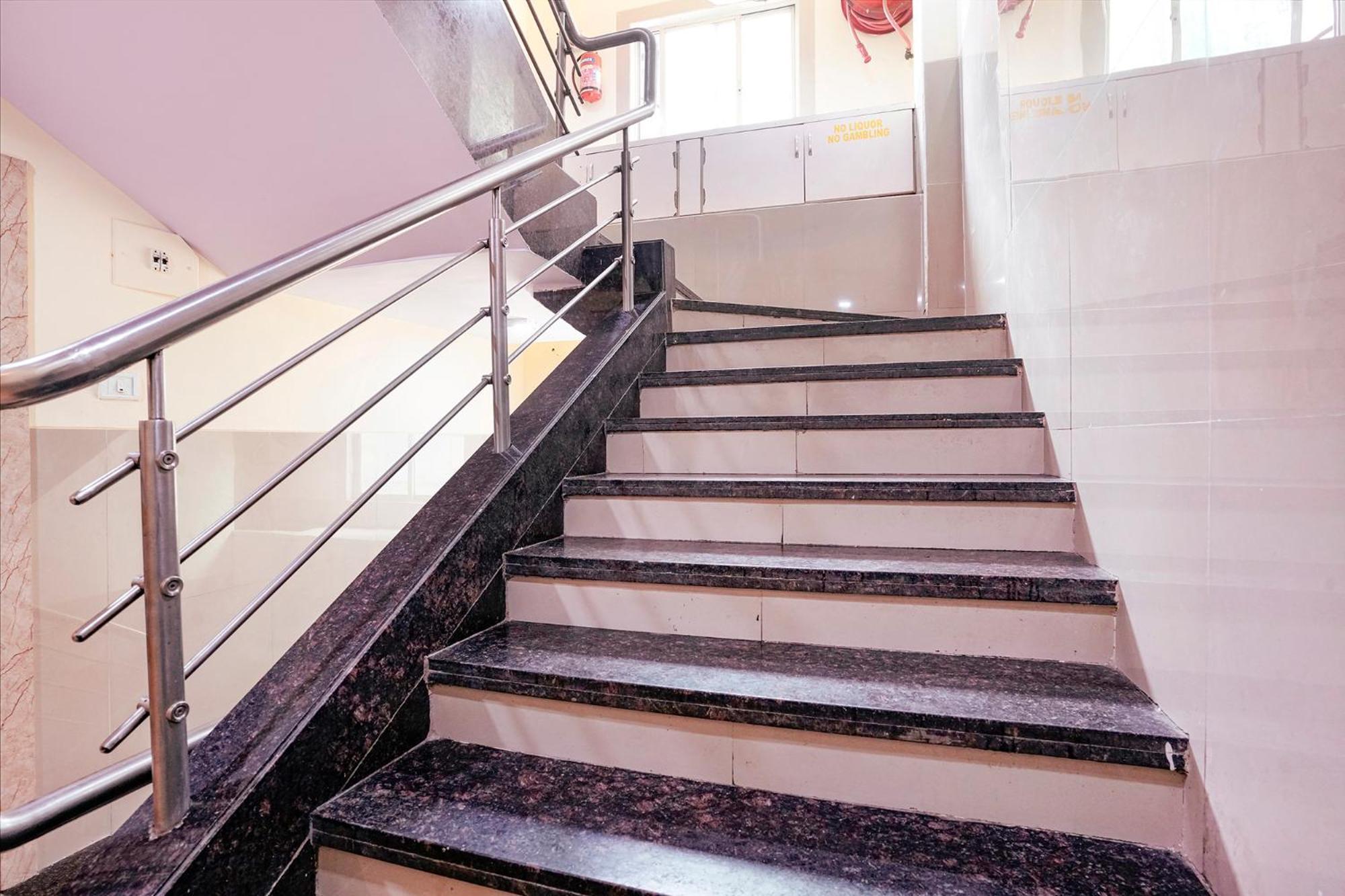 Hotel Fabhotel Everest 4*